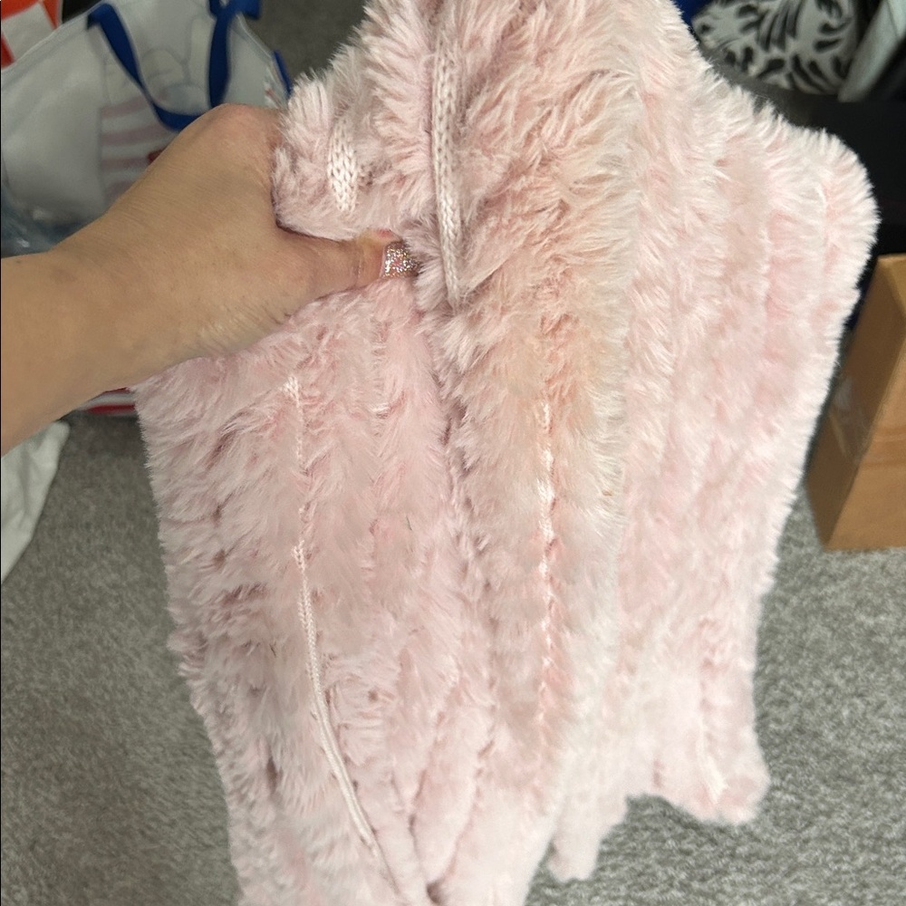 Pia Rossini faux fur vest in light pink no belt - Picture 2 of 6